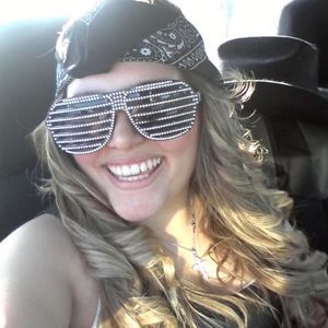 Meet your Posher, Kayla